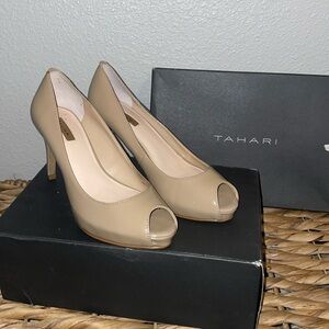 Tahari Regal Peep Toe Pumps In Box